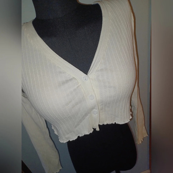 A Shein Cream Button Up Long Sleeve Crop Top - Picture 2 of 4